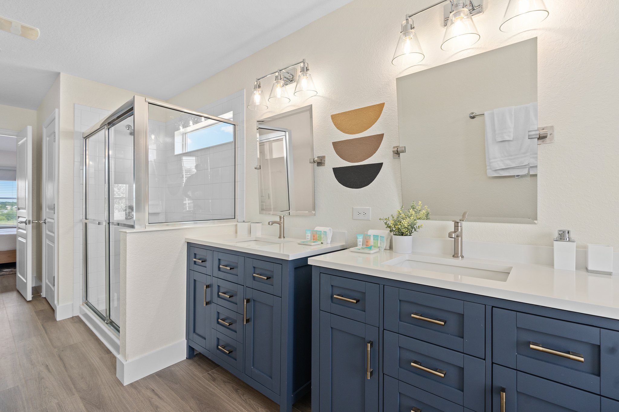 Master en suite bathroom with walk-in shower