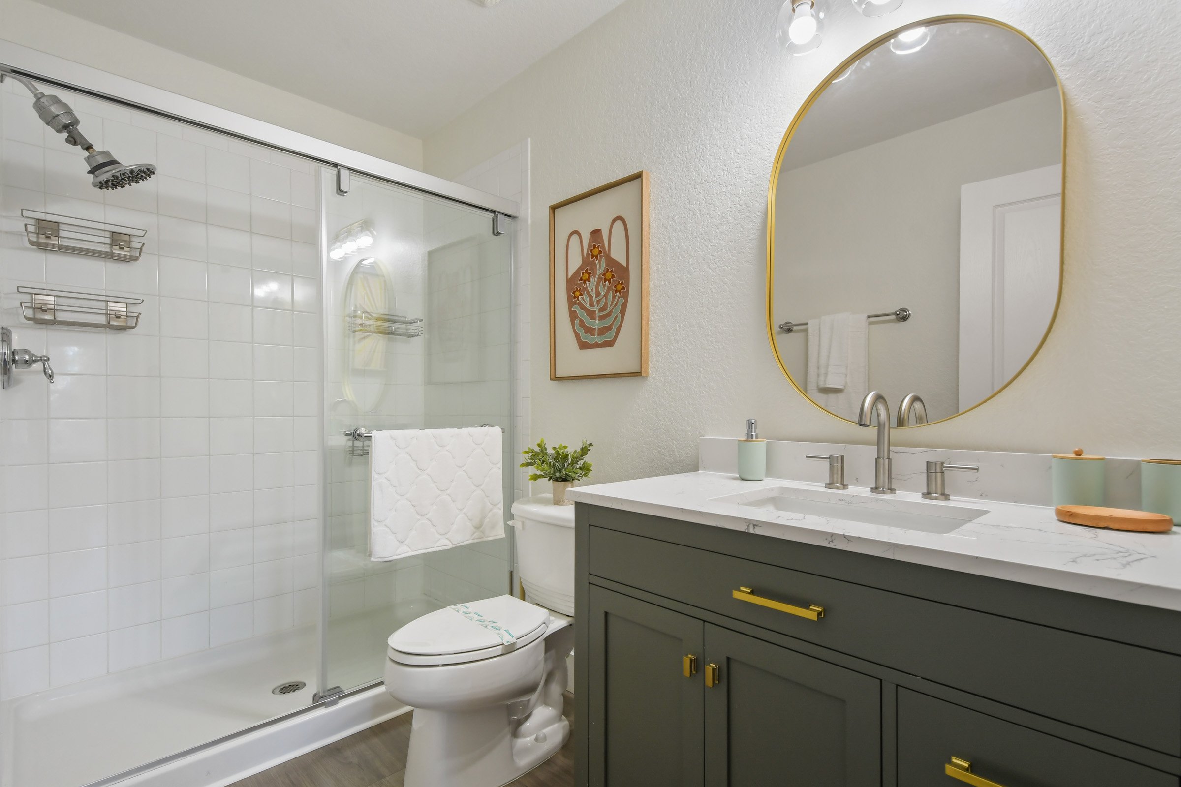 Second master en suite bathroom
