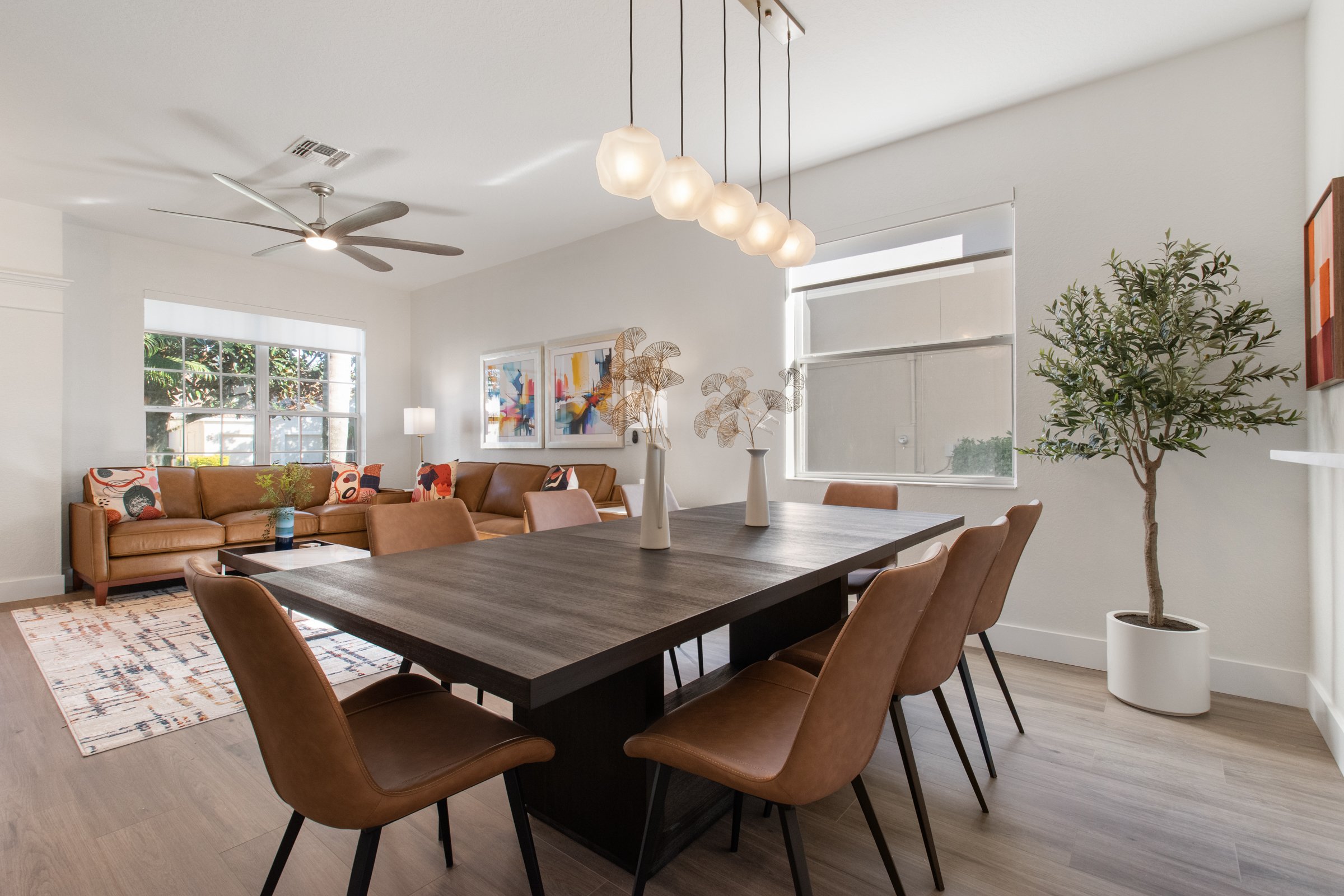 Dining area with seating for 10+ guests