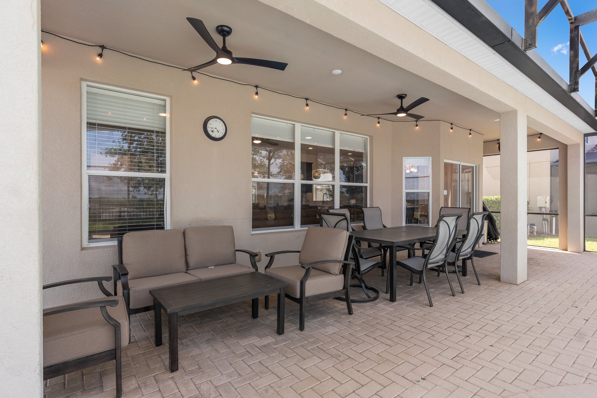 Covered lanai dining and lounging area