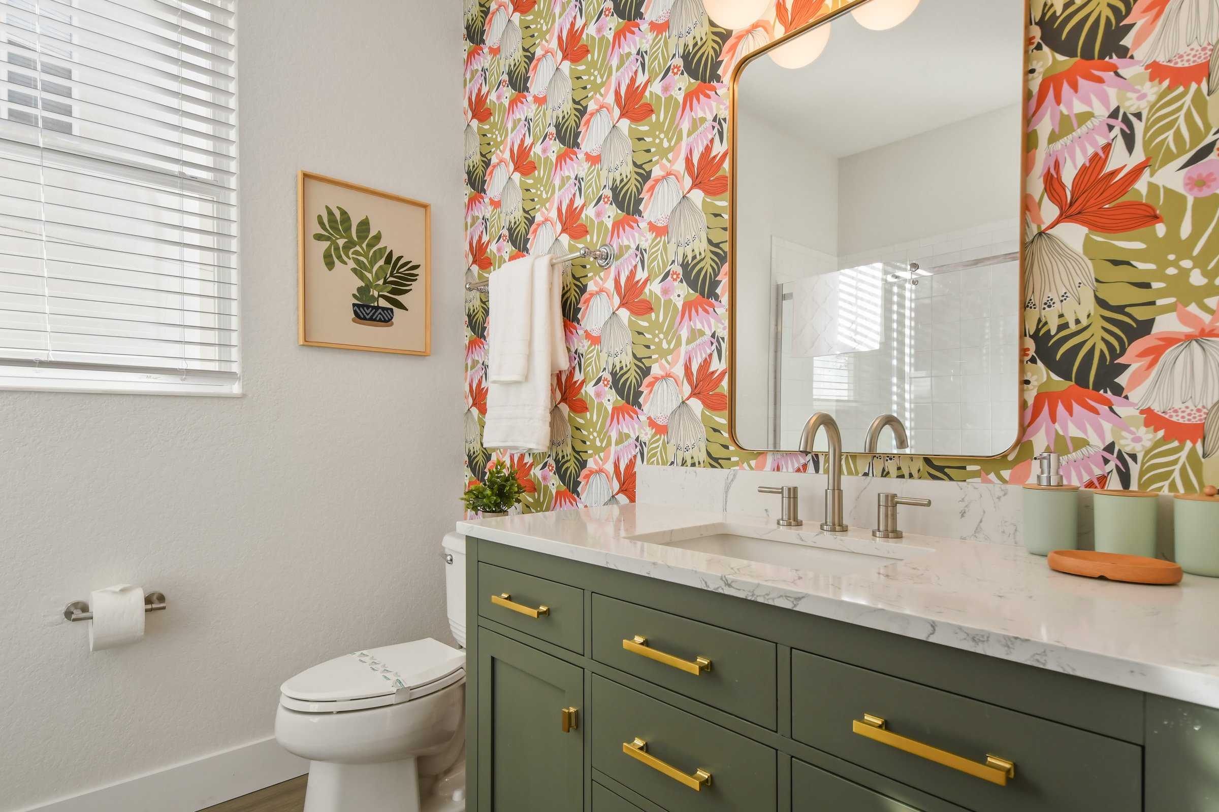 Orange Bird bedroom en suite bathroom