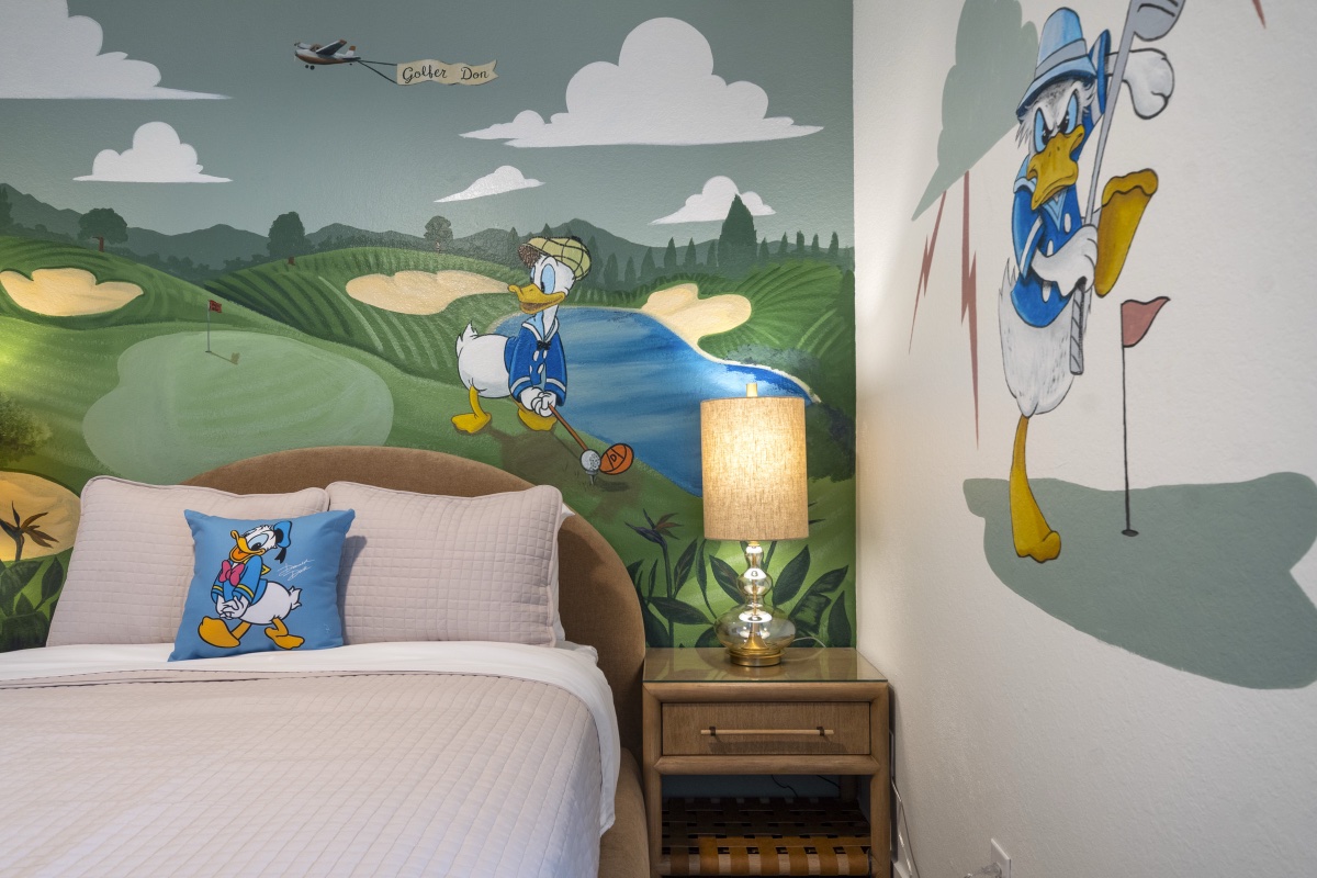 Donald Duck 'Golfer Don' mural detail at Time-Out Corner, Lakeside