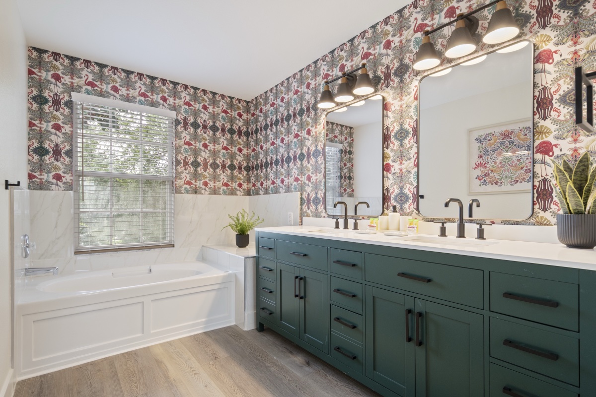 Master en suite bathroom with flamingo wallpaper and soaking tub at Time-Out Corner, Lakeside