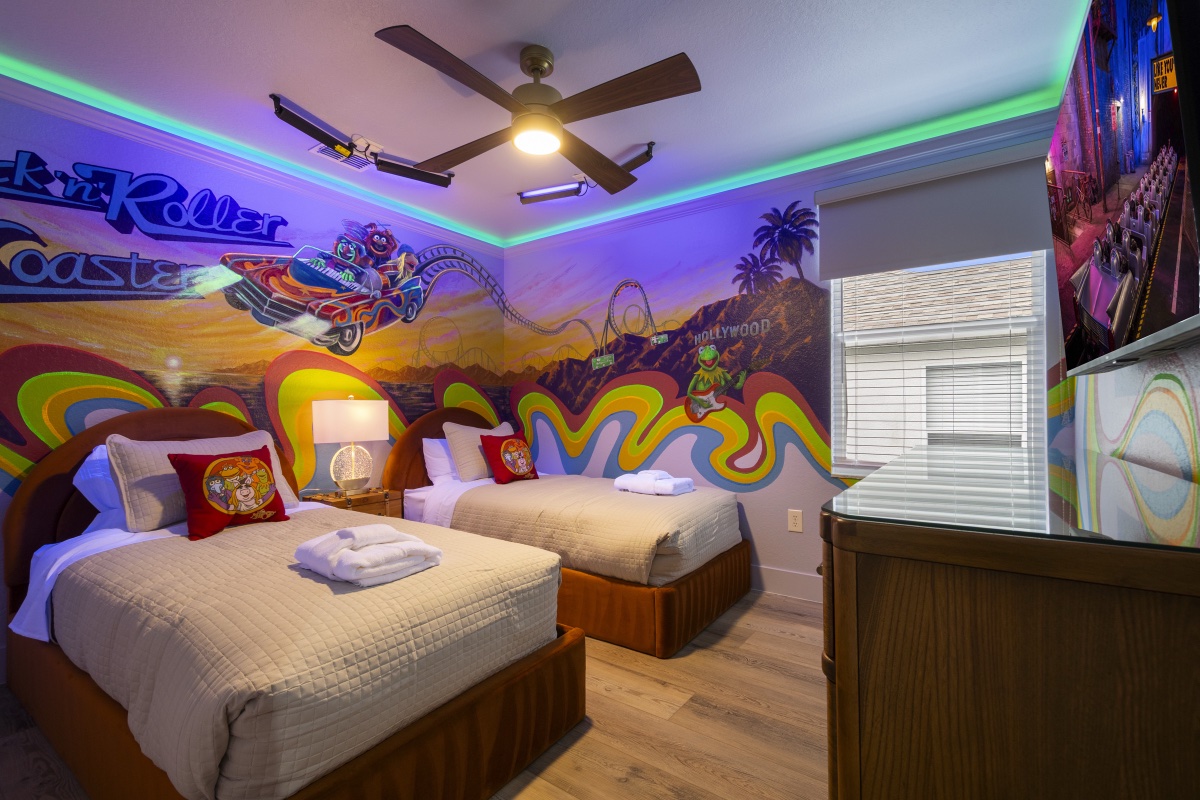 Muppets' Rock 'n' Roller Coaster twin bedroom glowing under blacklight