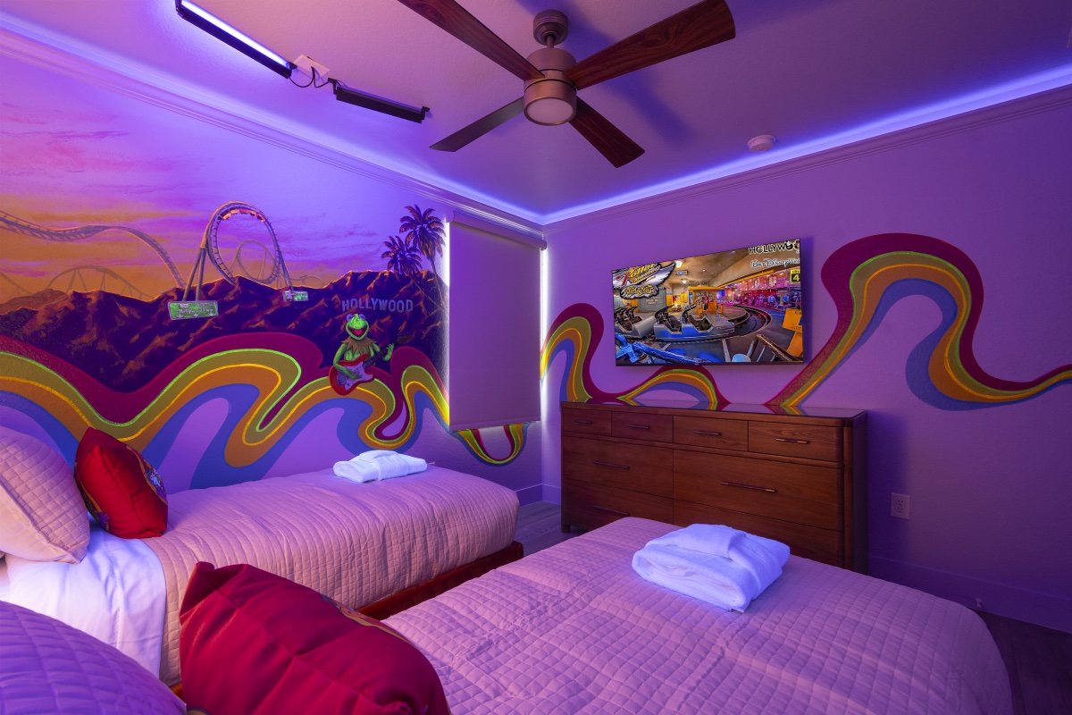 Kermit the Frog Hollywood mural glowing under blacklight in the Rock 'n' Roller Coaster bedroom