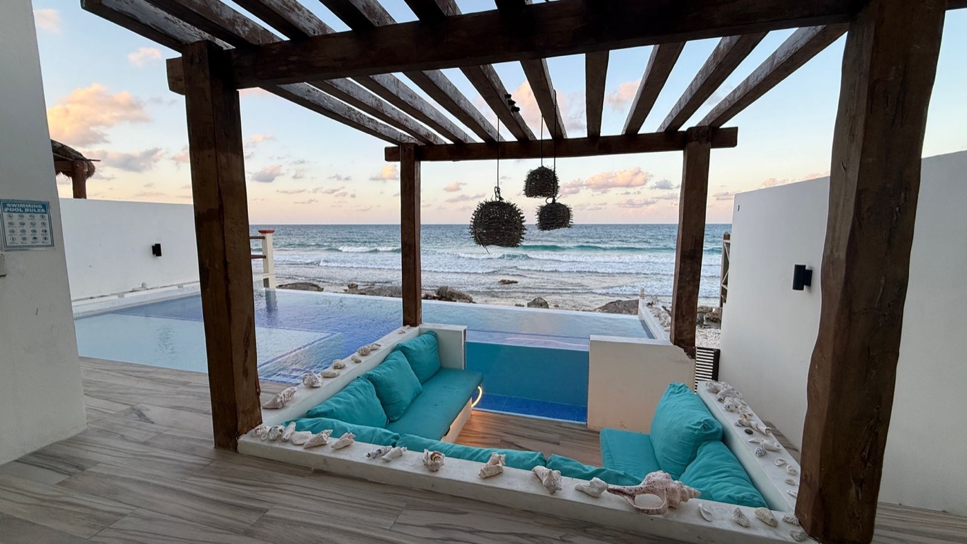 Poolside pergola with comfortable seating overlooking the Caribbean at Rincón del Descanso